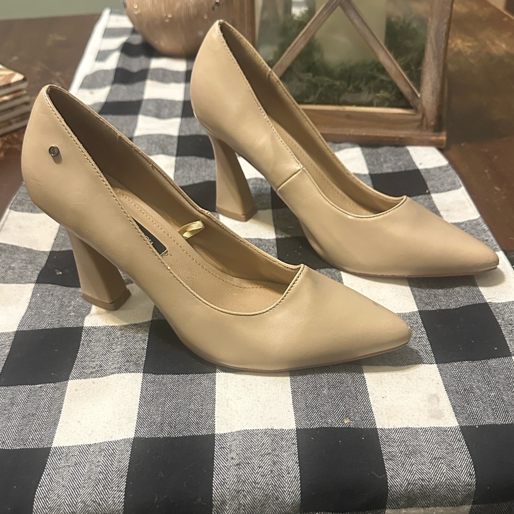 French Connection Classic Tan Heels